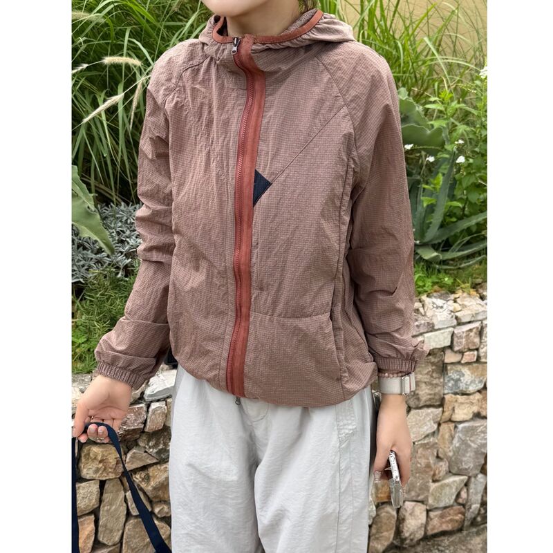 Mountain Lotus Mist Feel | Mesh Thin Material Camping Small Triangle Color-Block Hooded Windproof Jacket for Women W7324