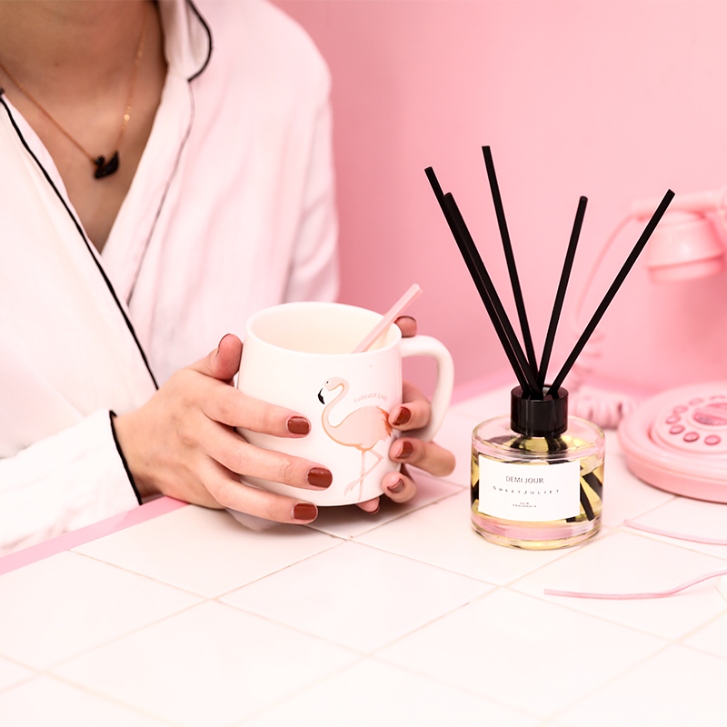 Aroma household room stays in a long-standing wardrobe and fragrance furnace car-carrying aroma essential room for sleep-free aroma