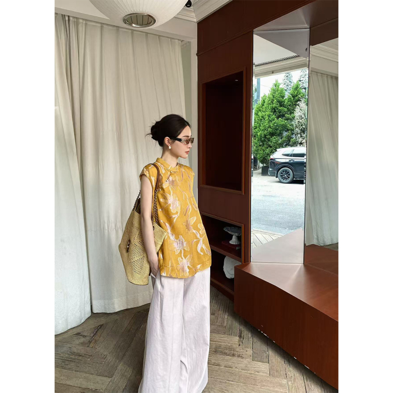 Qiu Yingying's "Vine Cut Flower Silk Fabric" Mulberry Silk Diagonal Placket Floral Chinese Style Summer New Stand Collar Sleeveless Shirt for Women Qiu Yingying's "Vine Cut Flower Silk Fabric" Mulberry Silk Diagonal Placket Floral Chinese Style Summer New Stand Collar Sleeveless Shirt for Women