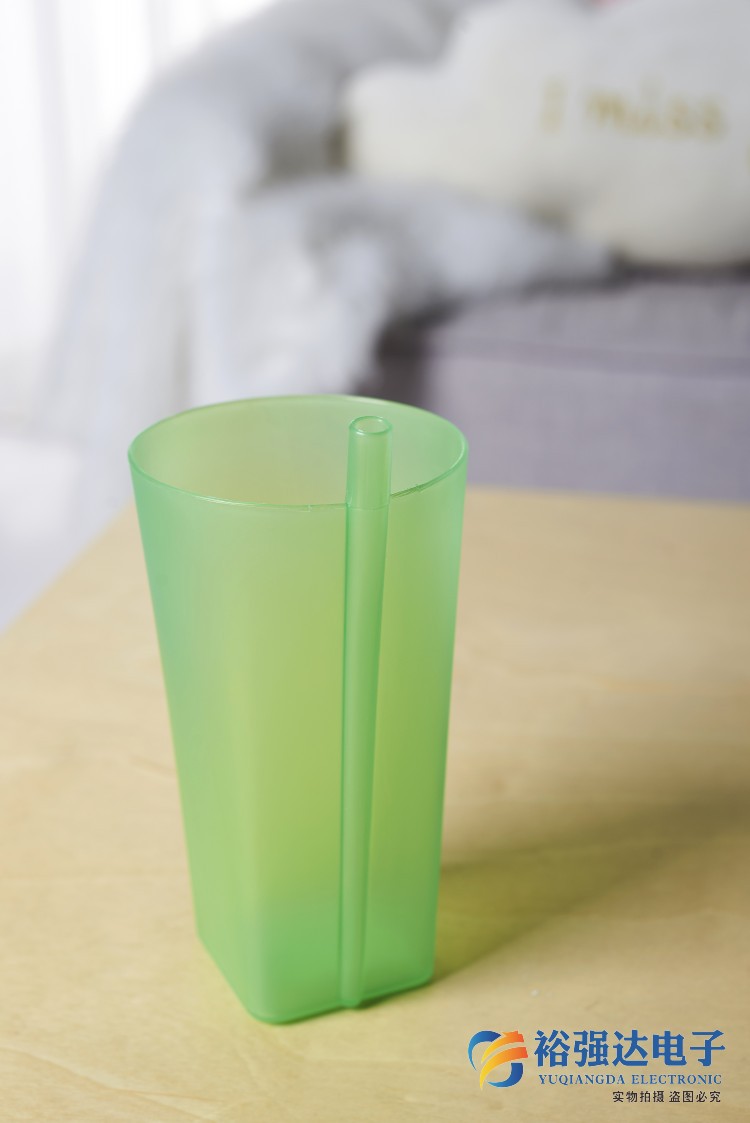 Trẻ em bằng nhựa đi kèm với một cốc sippy Không có cốc nước trái cây một mảnh - Tách bình giữ nhiệt lock&lock 1000ml