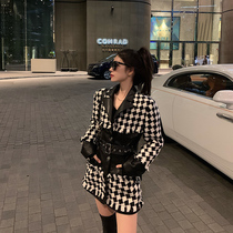 Jing Ye Xiaoxiang coat female Wind Autumn and winter 2020 new celebrity waist thin fried street black and white grid splicing leather clothing