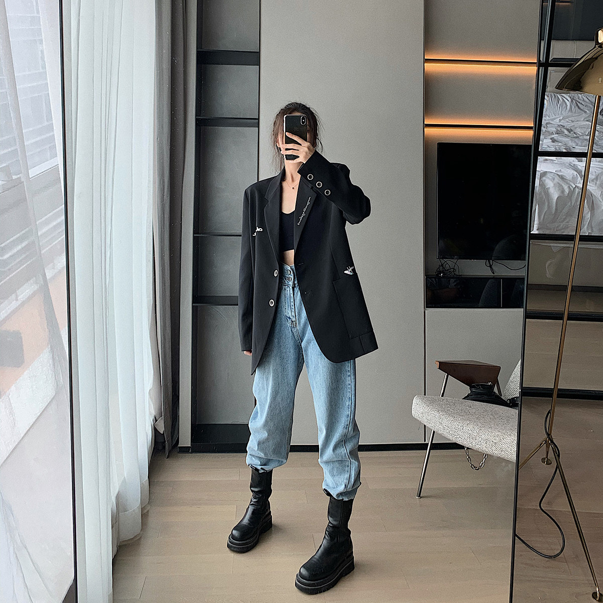 Crystal lord black suit jacket female Korean version Inn Leng Wind relaxation 2021 Spring and autumn letter design feeling small crowdsuit