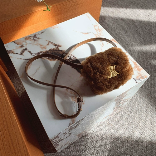 Помада, маленькая небольшая сумка