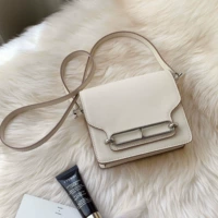 Большой, белый