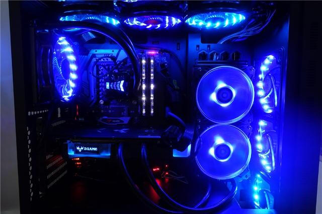 CPU+显卡双水冷，打造光污染主机