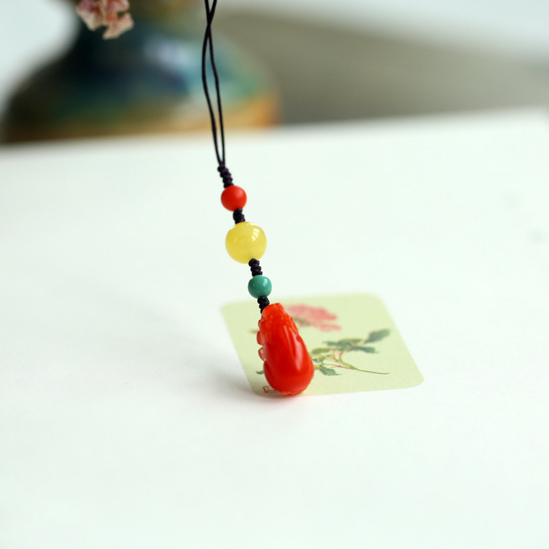 Natural Baoshan South Red Manau Pendant Pendant Wall-mounted Wall-mounted Cold Air Mobile Phone String Original Design Handmade Honey Wax Pine Stone Ornament