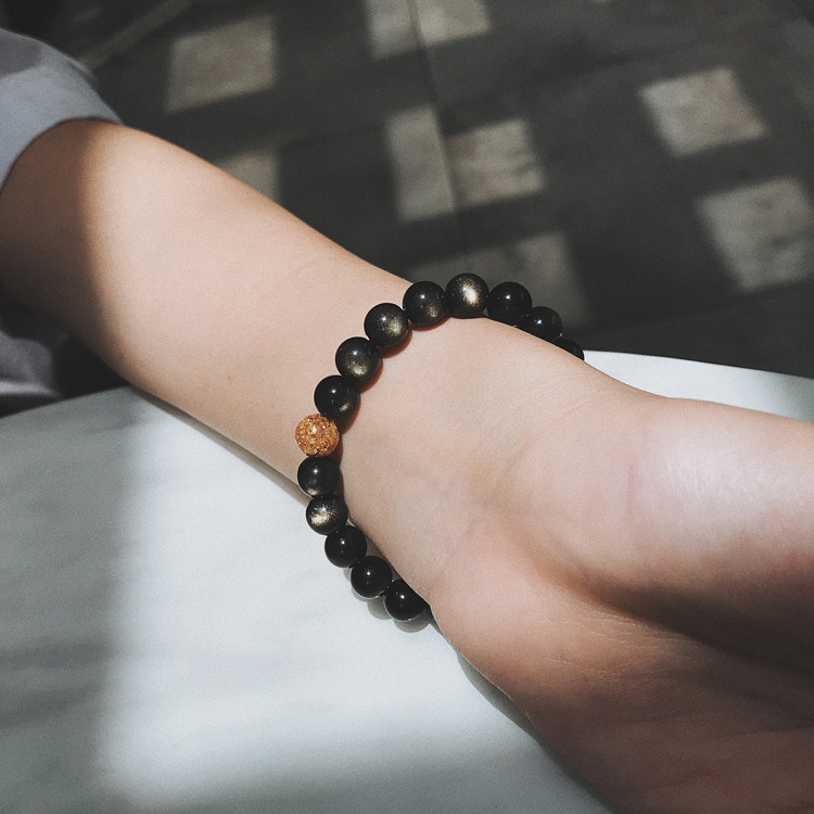 Natural obsidian handgemstone male and female models of simple wind gemstone string