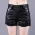 Quần da nữ mùa thu đông 2018 phiên bản mới của Hàn Quốc quần short da cạp cao thời trang hoang dã thon gọn quần sooc da nữ kết hợp với áo gì Quần short