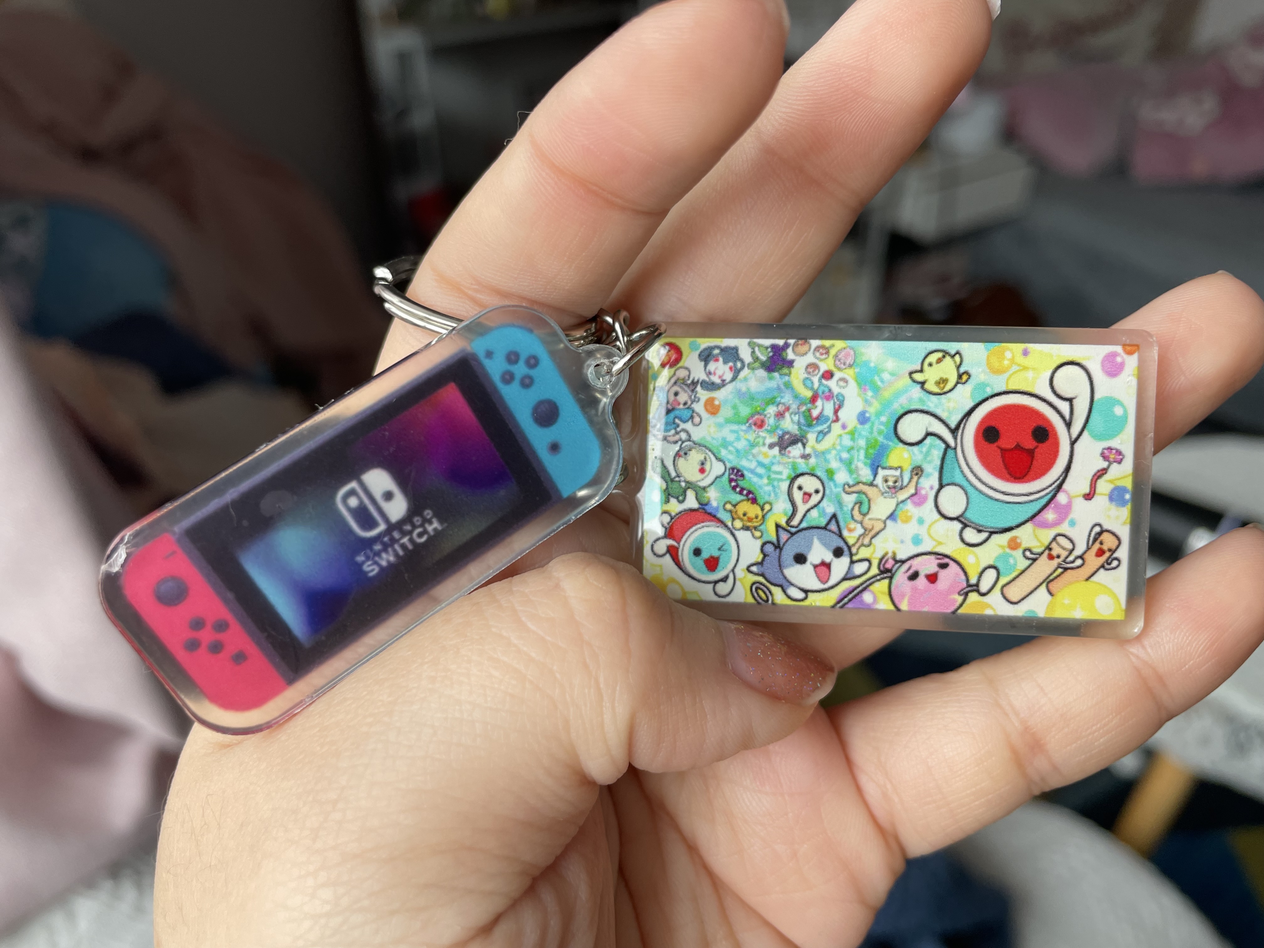 The keychain around the switch keybuck is hanging around the switch keybuck