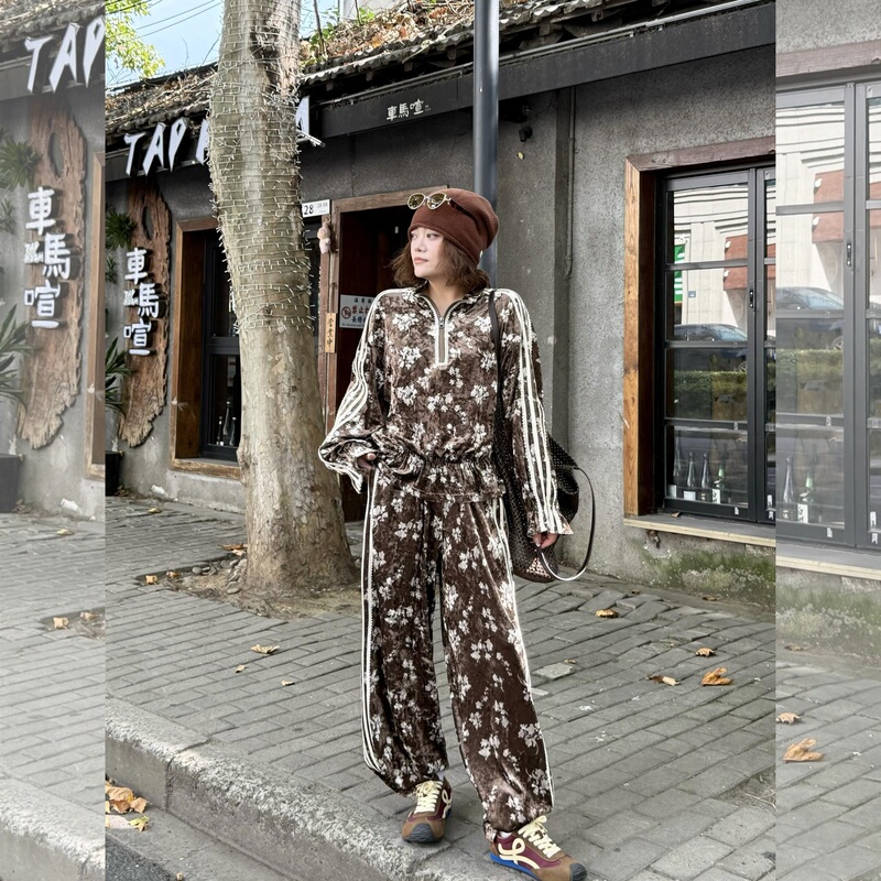Ye Dafei Ydfstudio Niche Retro Floral European-Style Stand-Collar Velvet Floral Patchwork Top and Pants Set Ye Dafei Ydfstudio Niche Retro Floral European-Style Stand-Collar Velvet Floral Patchwork Top and Pants Set