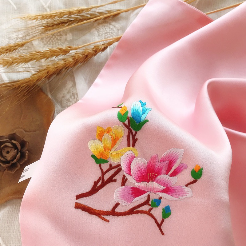 Mulberry silk pure handmade Suzhou embroidery magnolia flower handkerchief double layer silk gift handkerchief embroidery small square scarf bookmark gift