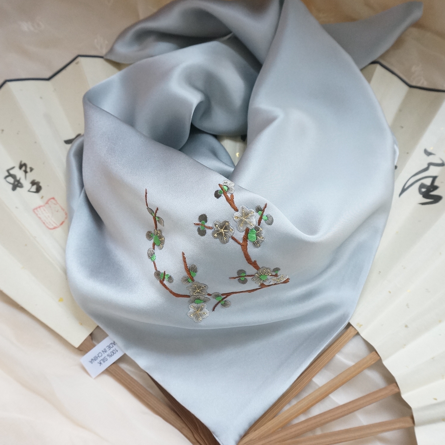 Original silk double layer Suzhou embroidery square hand-embroidered plum blossom new gift box