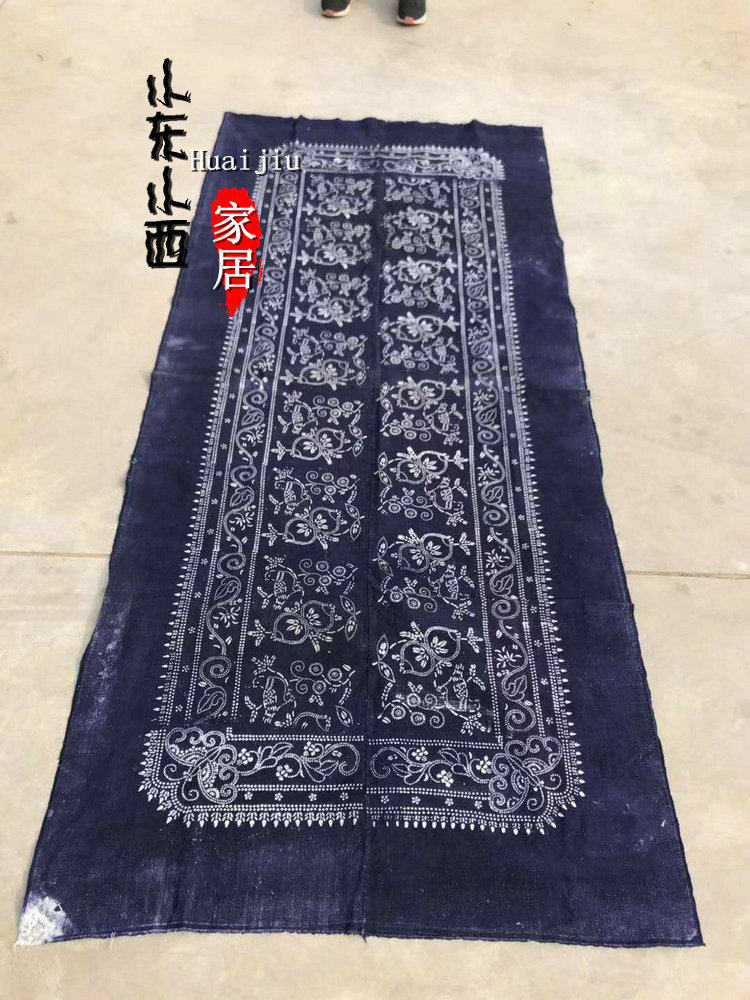 Folk old objects Batik blue printing pure cotton handmade old rough cloth Tie-dyed old rough cloth Retro nostalgic film and television props