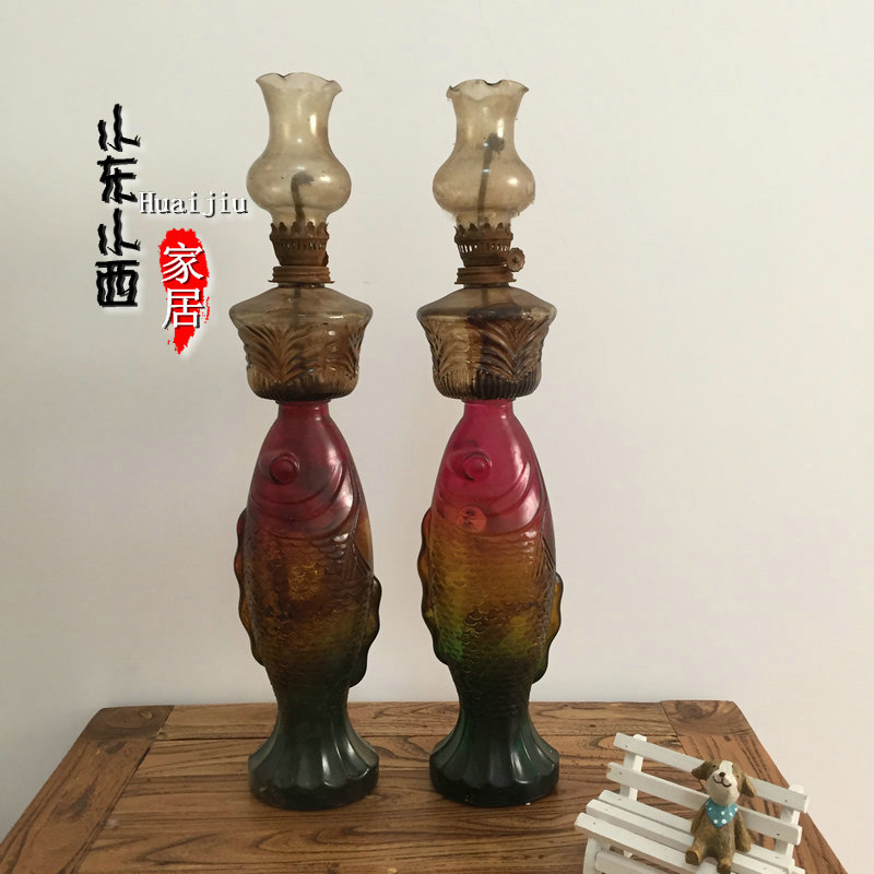 Old kerosene lamp old hood lamp glass lampshade craft small oil lamp folklore nostalgic collection ornament film and television props