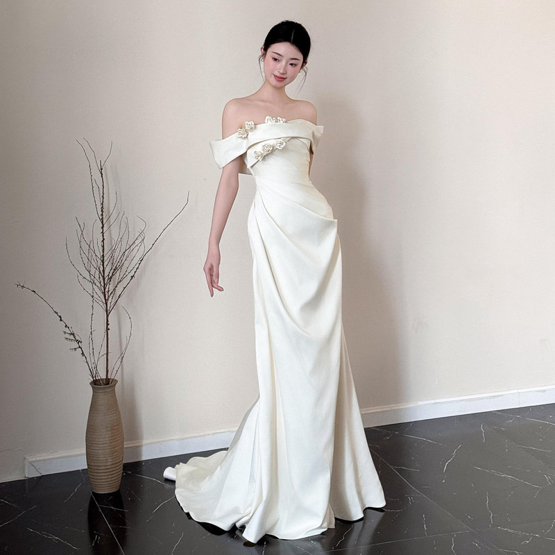 One-Shoulder Simple Satin Light Wedding Dress for the Bride, Light Luxury Niche White Wedding Gown with a Train, Reception Dress for Women