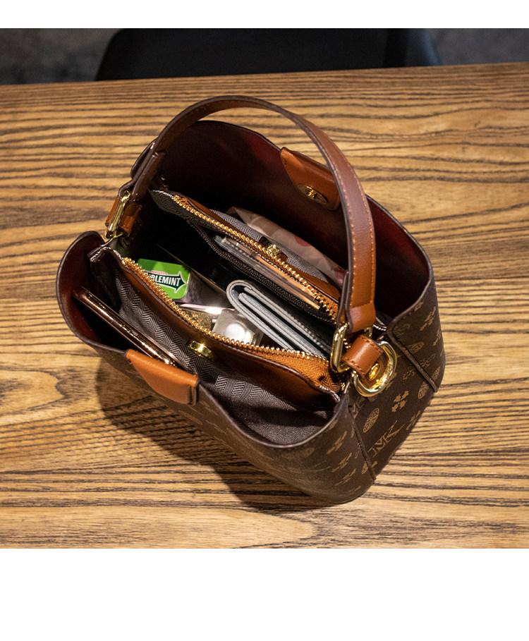 Túi bucket nữ da thật phối màu họa tiết vintage, đeo chéo một bên vai — Màu cà phê in Hoa Cỡ Nhỏ, Kaki in Hoa Cỡ Nhỏ, In hoa màu cà phê cỡ lớn chi tiết 6