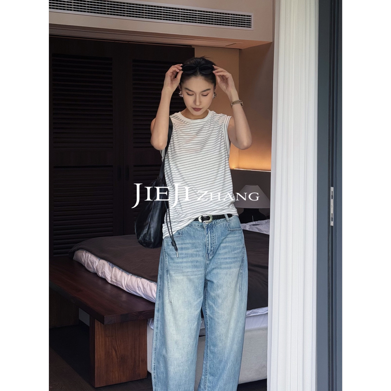 Zhang Qi Jieji Striped Sleeveless Vest for Women, White Round Neck Versatile Top, 2026 Summer New Layered Vest