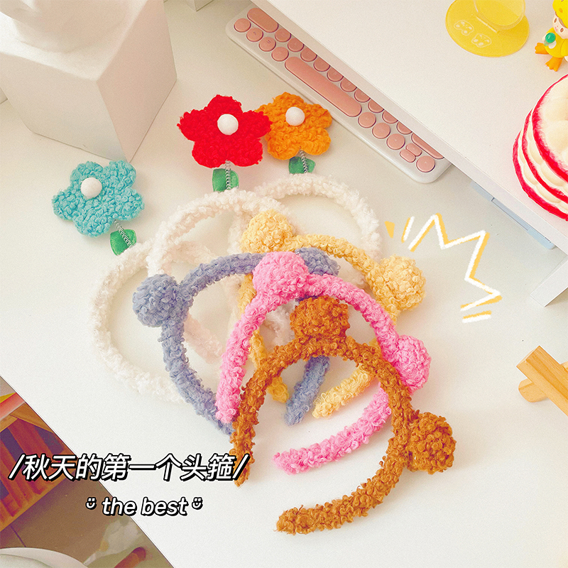 In red adult face wash beam with teenage heart crab horn hoop hoop wearing Korean bear rabbit ear