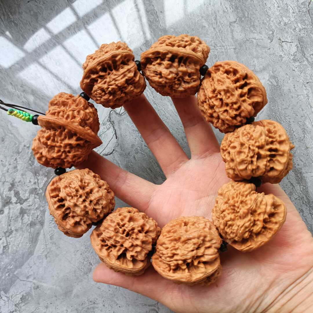 【東京文玩育成】文玩核桃 原樹吸血鬼官帽 32x31x43mm 東京文玩育成】文玩核桃 原樹吸血鬼官帽 32x31x43mm 文玩核桃 原树