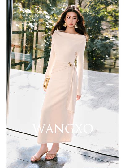 Wangxo[01/20 20:00Pm New Arrival 5% off]Mousse Cashmere Dress with Pin Decoration and Patchwork