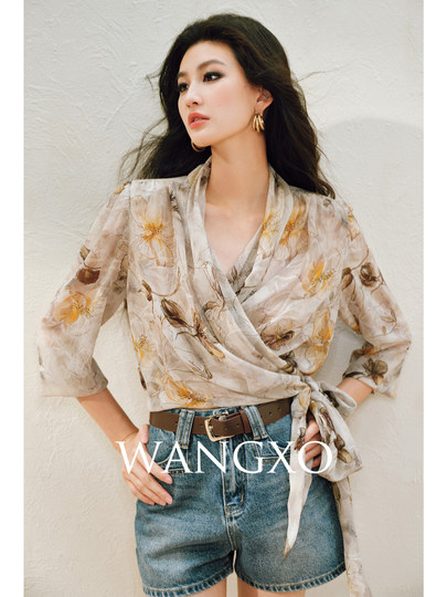 Wangxo｜Silky Smooth Flowing Georgette｜Vine Geometric Print｜Ribbon Wrap Twist Shirt