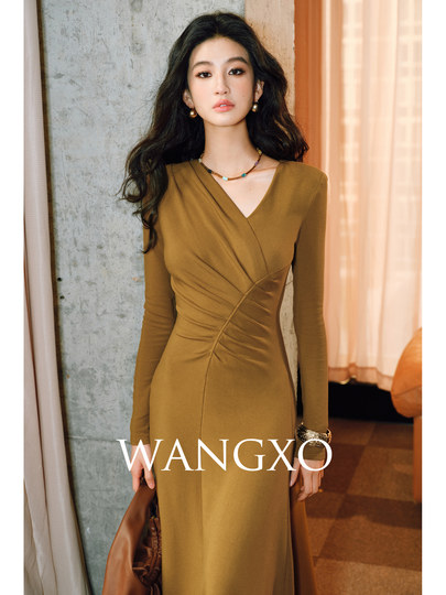 Wangxo｜Luxurious Soft Knit Material｜Artistic Sculptural Pleats｜Overlapping V-Neck Tailored Slim-Fit A-Line Dress