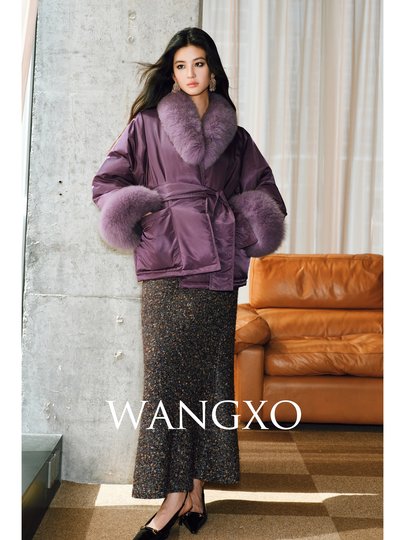 Wangxo｜Highly Fluffy Hungarian 90 White Duck Down｜Detachable Fox Fur Collar｜Waist-Cinching Short down Jacket