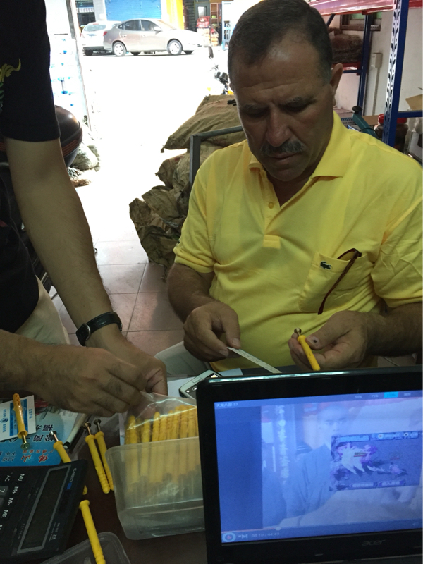 Plastic expansion screw lengthened super-long expansion nail screwed into the anchor bolt small yellow croaker expansion tube plastic expansion 6mm8mm10