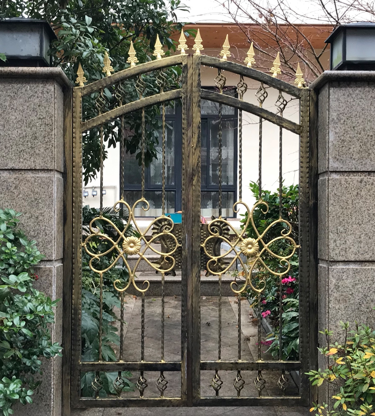 Country wrought iron courtyard door villa garden iron door European style village open single double open outdoor iron door customization