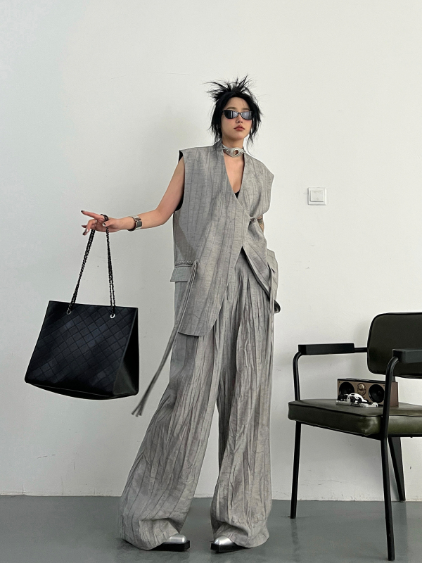 Atmospheric Design, Eye-Catching Sleeveless Vest Top, Long Textured Pleated Loose Wide-Leg Pants Set for Women, Summer Atmospheric Design, Eye-Catching Sleeveless Vest Top, Long Textured Pleated Loose Wide-Leg Pants Set for Women, Summer
