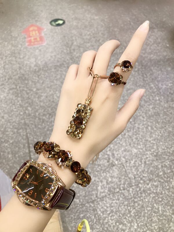 Qianyi Jewelry Store 2