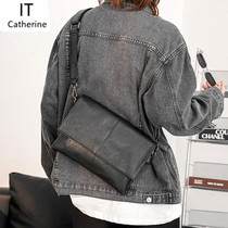 Hong Kong 2022 new single shoulder bag men Envelope Bag Small Leather Bag Casual Mens Bag Soft Piad Bag Fashion Diagonal Cross-pack