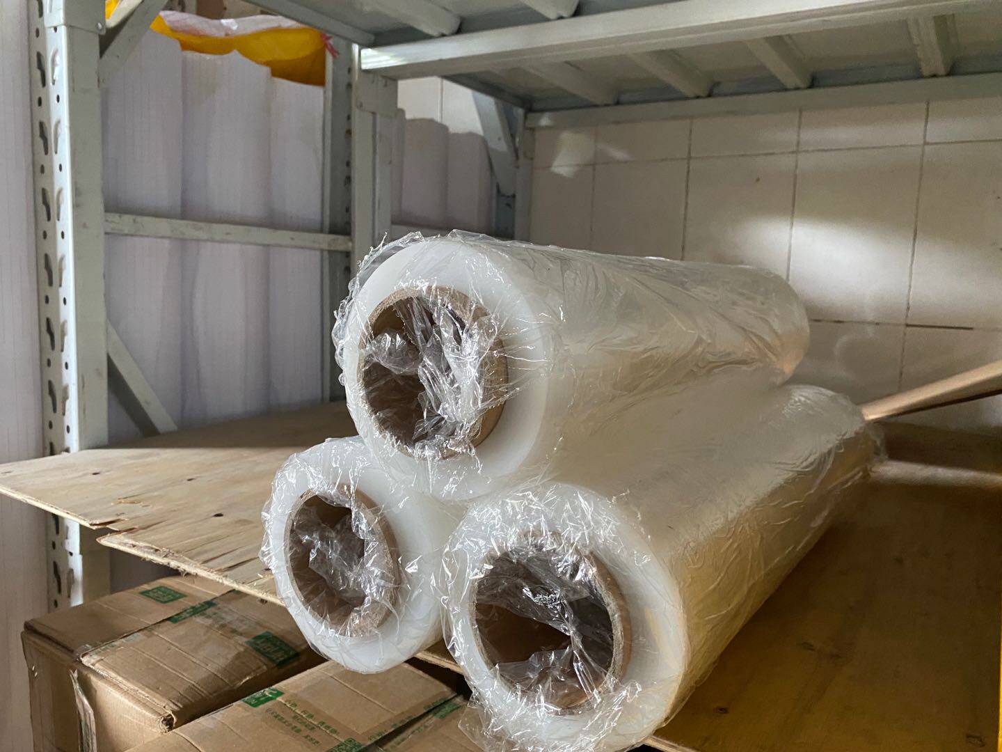 PE stretch film Stretch film 50cm plastic film Industrial cling film Large roll packing film Packaging film Transparent commercial
