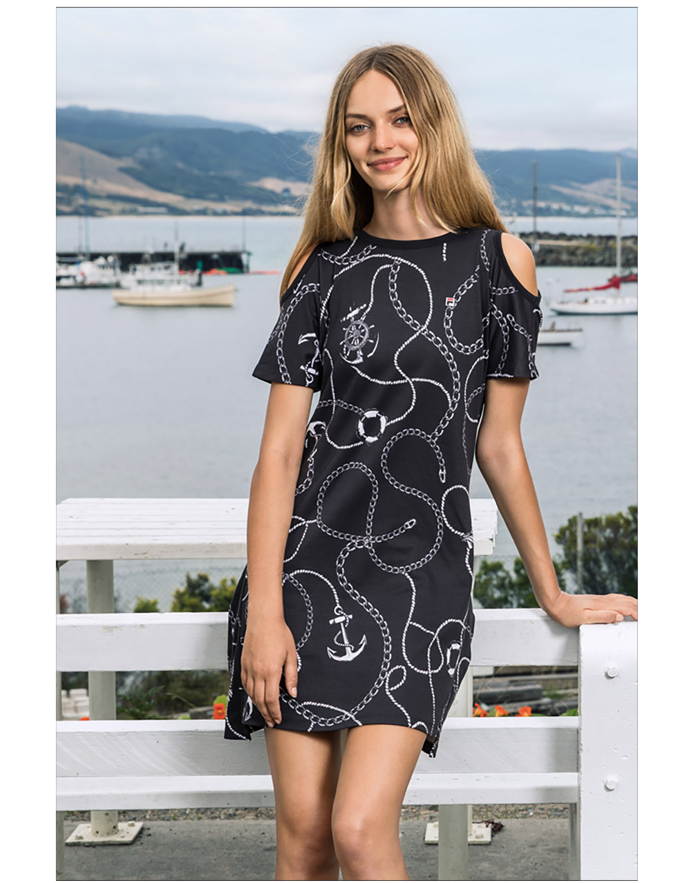 FILA Fila Váy 2018 Mùa Hè Mới Thoải Mái Giản Dị Vai Cutout Thể Thao Strapless Dress trang phục thể thao nữ