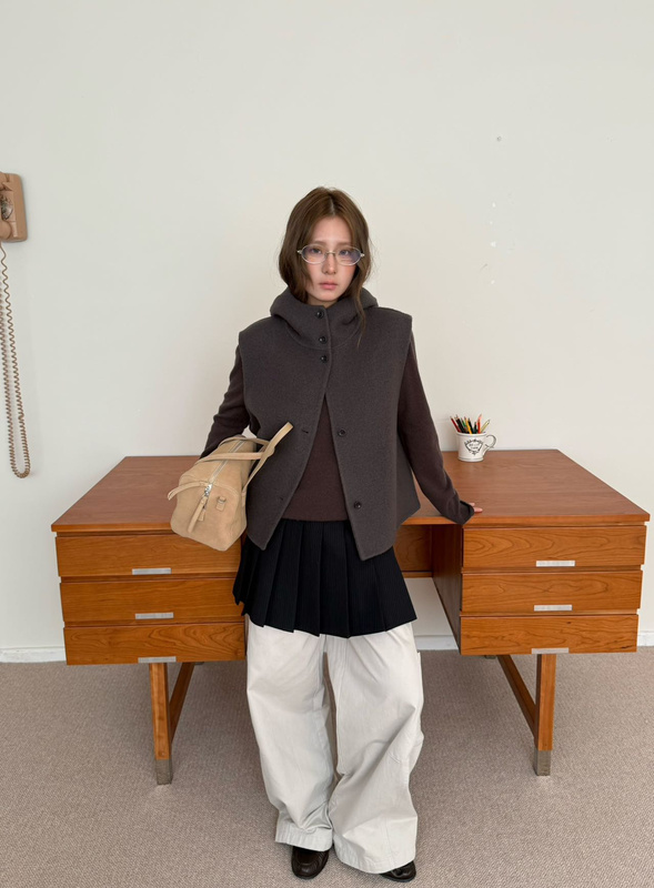 【Up One（Ariso) Korean Style Simple and Stylish Hooded Wool Vest Containing 95% Sheep Wool 88803