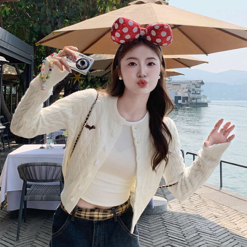 Longmei's Apricot-Colored Twist-Knit Cardigan for Women, Autumn 2026 New Style, High-End Sweater Jacket, Short Outerwear Top