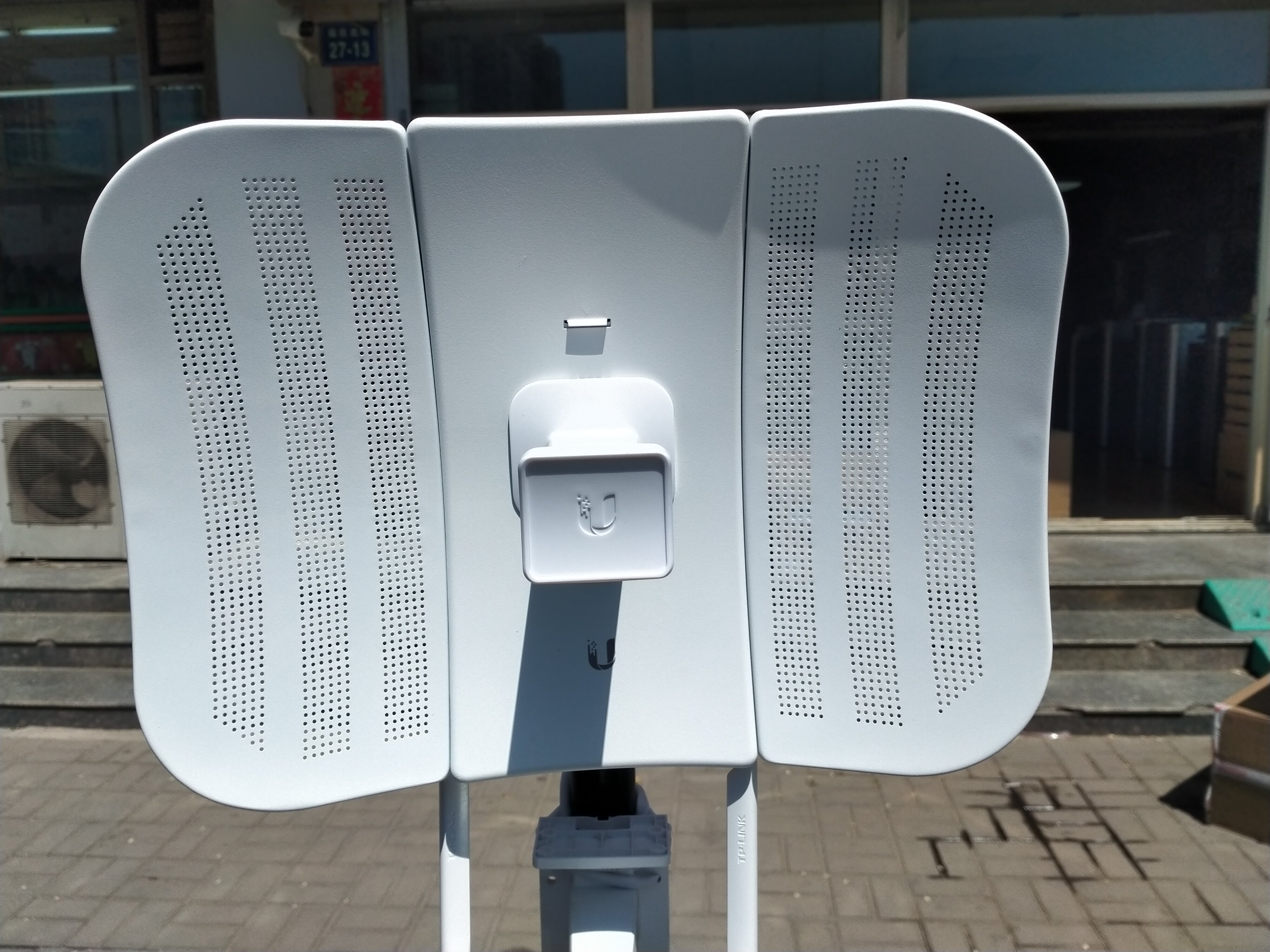 UBNT Outdoor Wireless Bridge LBE-M5-23 AirMAX 5GHz High Power Long Range Point-to-Point