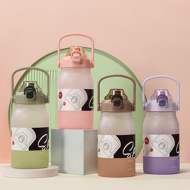 Summer large-capacity plastic sports water bottle outdoor fitness convenient with handle double drinking straw cup plastic cup