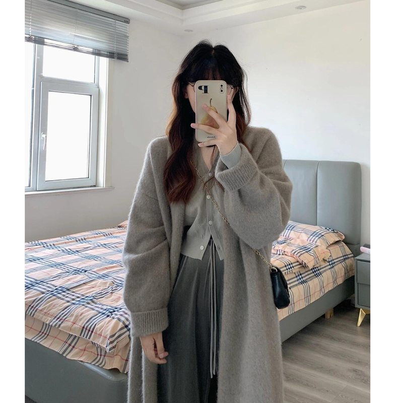 Lazy and Chic Style Over-The-Knee Mid-Length Knitted Cardigan for Women, Loose and Sweet, Soft and Gentle, Solid Color Sweater Coat
