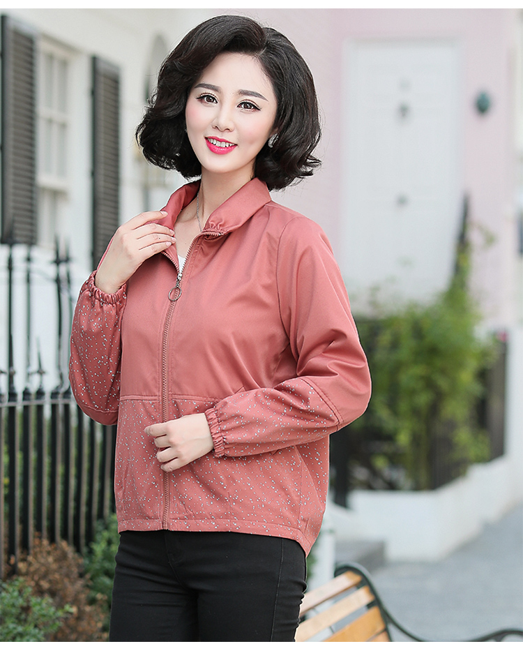 Áo mới 2018 cho mẹ mùa thu size lớn cho nữ trung niên mùa xuân và mùa thu áo khoác giản dị quần áo ngắn trench coat áo khoác mỏng cho phụ nữ trung niên