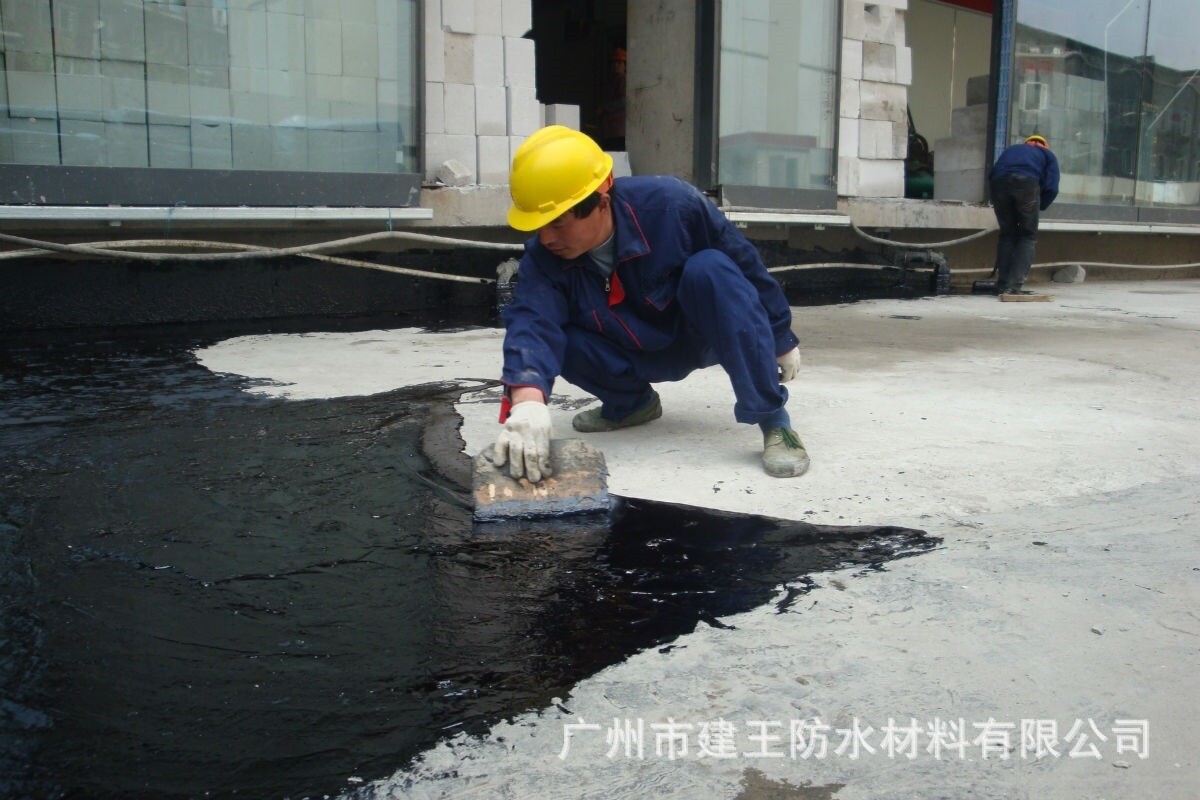 Крыша очищается от водонепроницаемого покрытия Blue Sky 911<