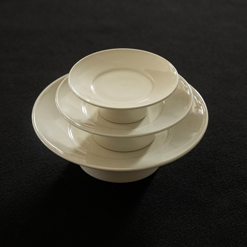 Chinese-Style Handmade Daily Necessities, Tall Fruit Plate, Handmade Tableware, Daily Household Use, Ash-Glazed Ceramic Fruit Plate Chinese-Style Handmade Daily Necessities, Tall Fruit Plate, Handmade Tableware, Daily Household Use, Ash-Glazed Ceramic Fruit Plate