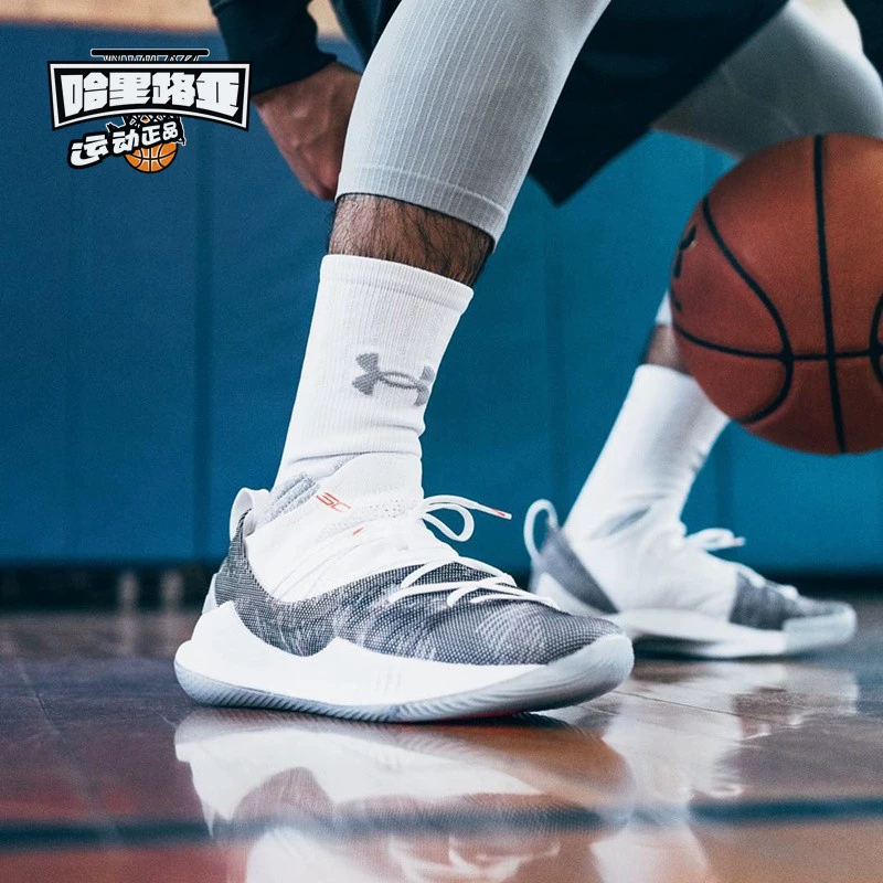 Hallelujah Under Armor Curry 5 Một đôi giày bóng rổ Dema Curry 5 3020657-105