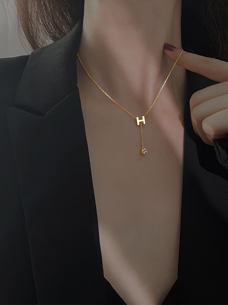 Autumn and Winter Sweater Chain H Letter Necklace for Women, Light Luxury Niche Design, 2025 New Trendy Clavicle Chain Accessory