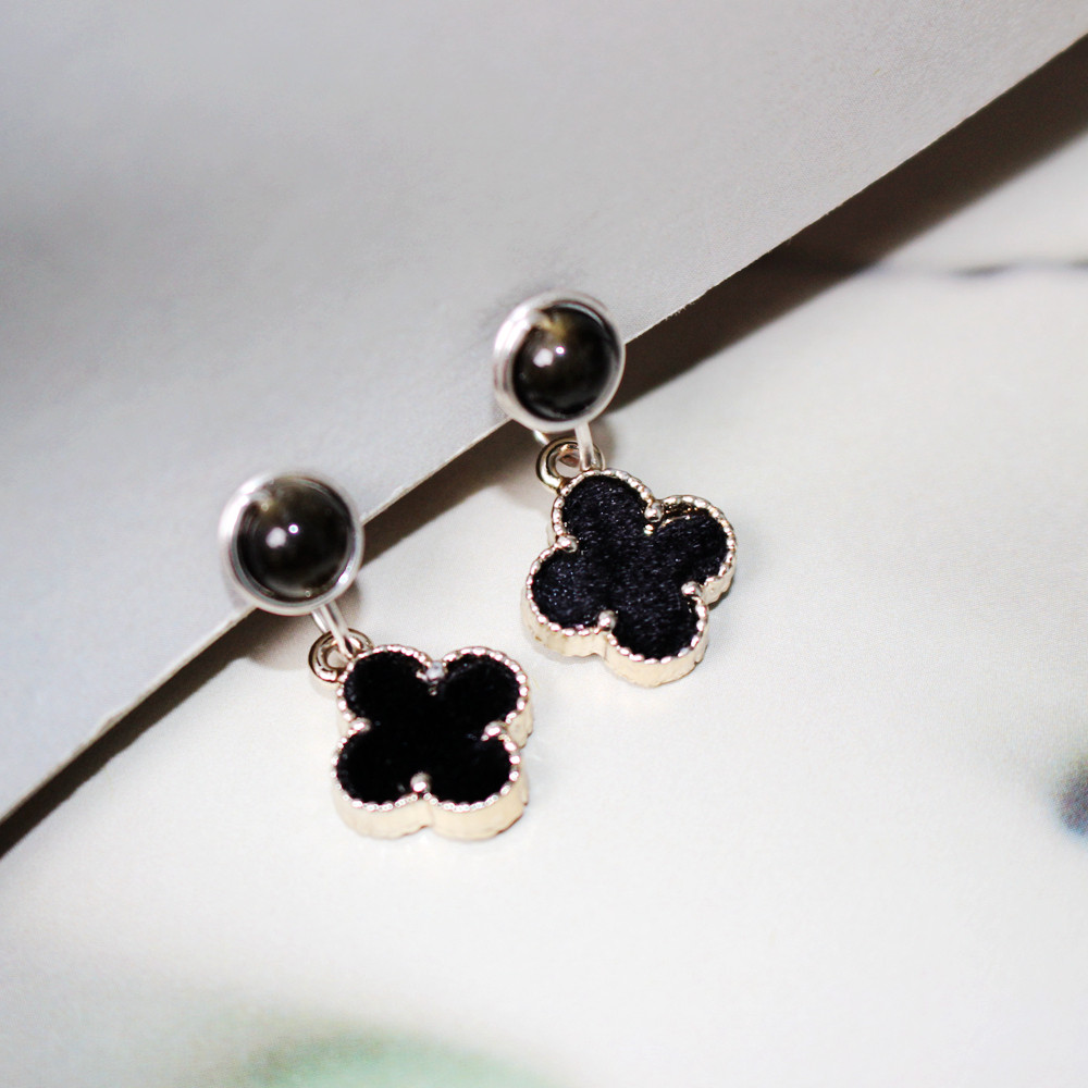 Handmade painless silicone Mosquito Coil Pan Ear Clip Invisible Black Four-leaf Grass Brief 100 hitch-free earring earrings