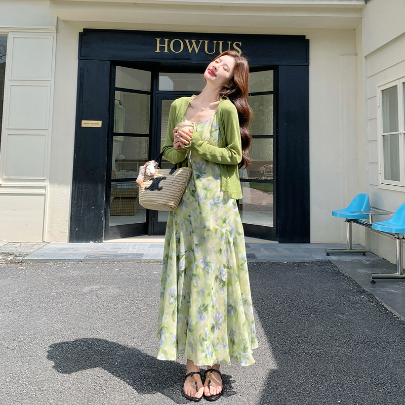 Vacation-Style Knitted Cardigan, Floral Suspender Fishtail Dress Set, a Complete Set of Summer Travel Outfits for Women