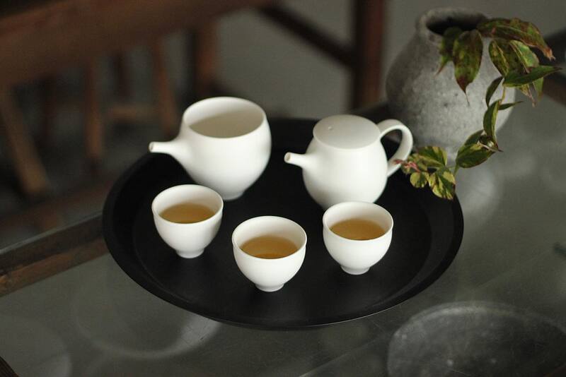 Special Offer in Stock: Japanese Author Suetoshihiro's White Pottery Sharing Pot and Mug Tea Cup