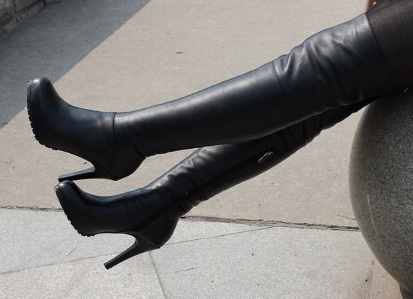 Customized ເກີບ cowhide stiletto ຂອງແທ້ sexy over-the-knee boots ສີດໍາທີ່ແທ້ຈິງ heel ultra-high heel ພາຍໃນເວທີກັນນ້ໍາເກີບຍາວສໍາລັບແມ່ຍິງ