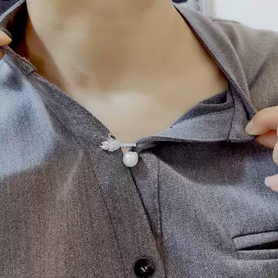 Pull together to collect clothes pin Joker simple small zircon Pearl anti-light to make open shirt buckle small black clip pin brooch