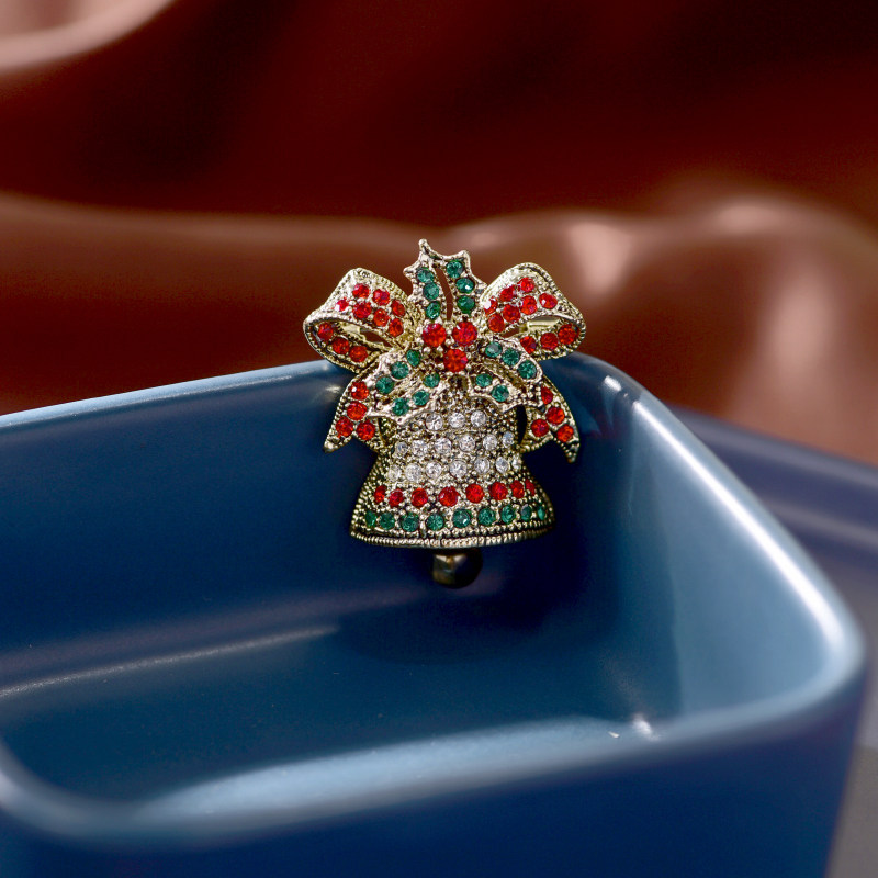 Christmas Series Snowflake Christmas Tree Brooch Brooch Fashion Pins Fashion Pins Big Clothes Sweater Decorations for Men and Women Available